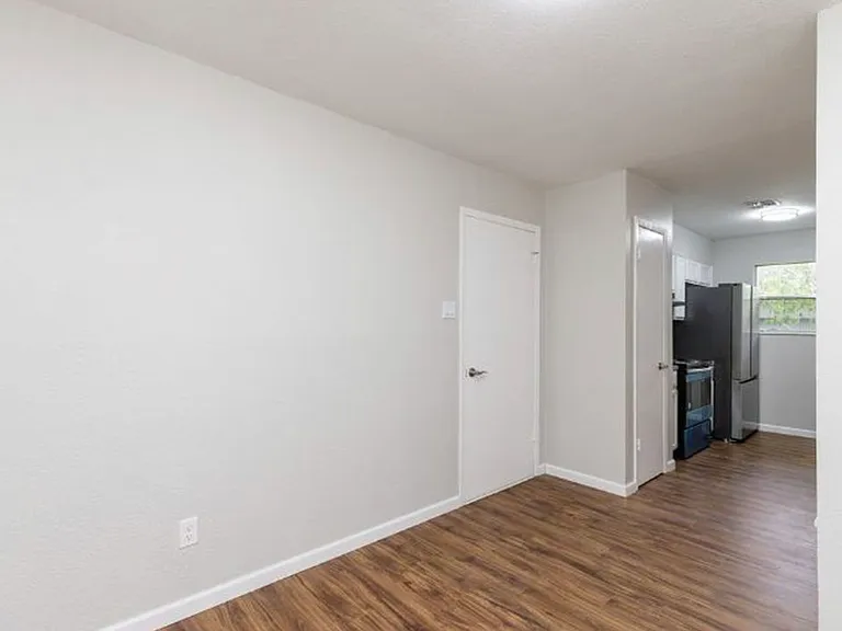 5337 Avenue C — Photo 10