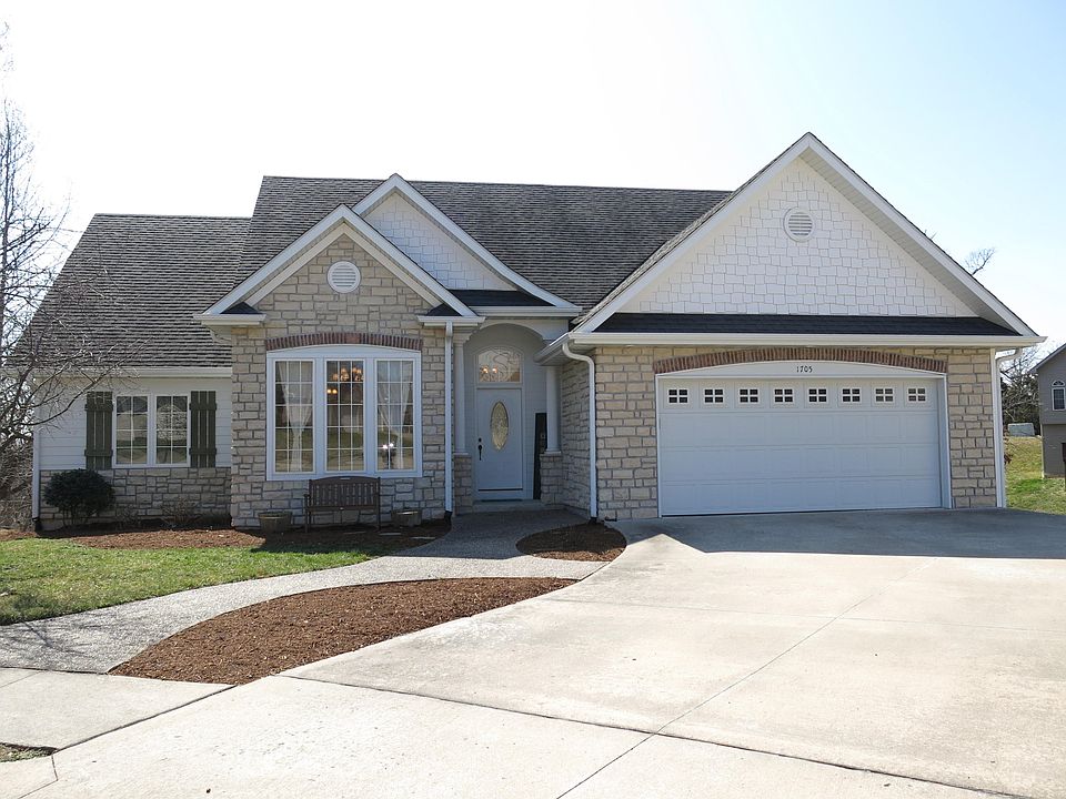 2nd image of 1705 Chapel Hollow Ct