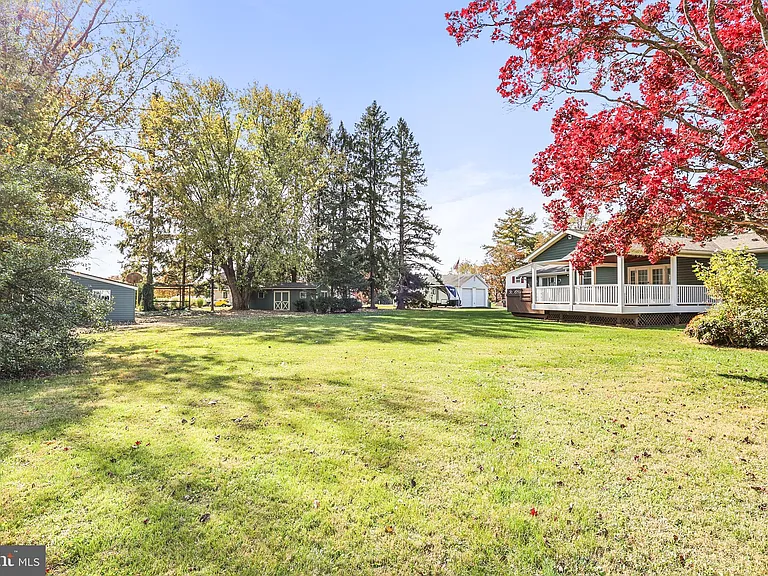 313 Windsor Ct — Photo 33