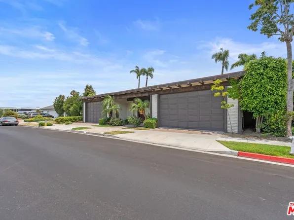 1542 Galaxy Dr, Newport Beach, CA 92660