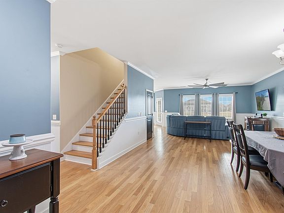 3rd image of 1635 Sapphire Dr.