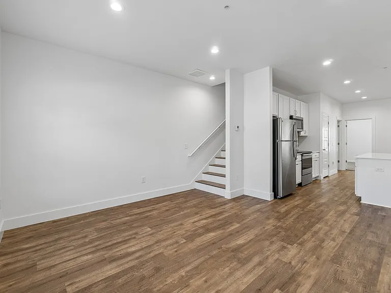 925 S Knoblock St — Photo 14