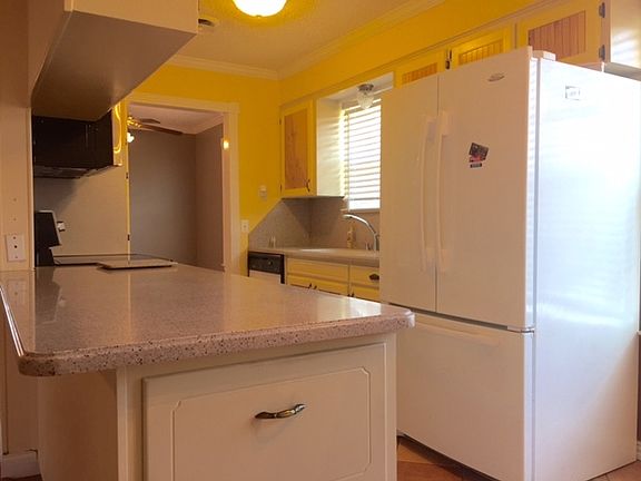 3rd image of 1730 Woodlawn Dr