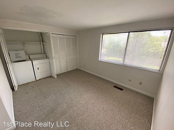 4th image of 1038 Merrimar Cir N