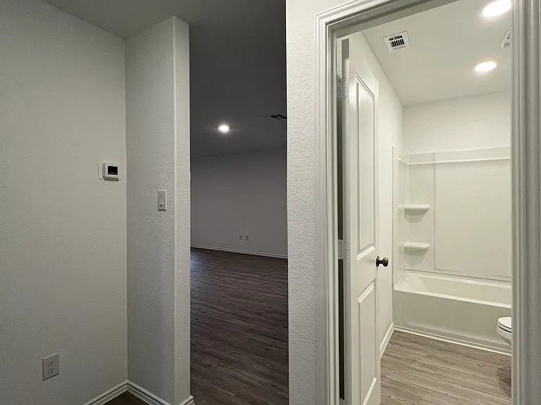 9904 Wye Ml — Photo 31