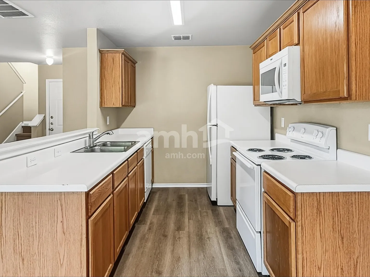 3 bed, 2.5 bath, 1530 sqft, $1,580 — Photo 3