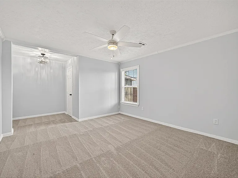 714 E Humble St — Photo 18