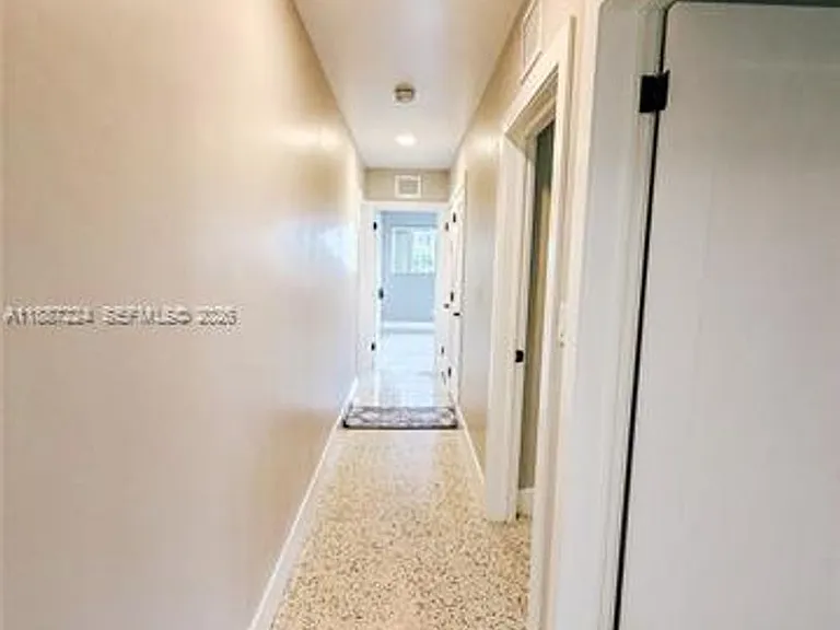 425 NE 103rd St — Photo 31