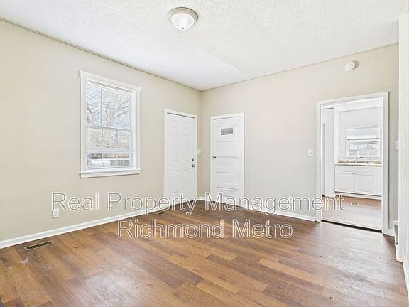 5th image of 1454-1456 Ferndale Ave Unit 1454