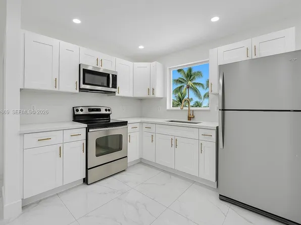 105 NW 14th Way APT 4, Dania, FL 33004