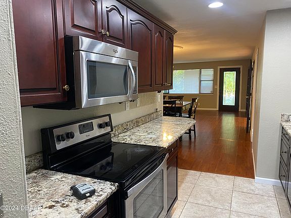 3rd image of 270 Willow Pl