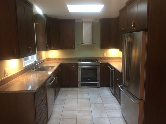 5th image of 1711 Hampton Ave