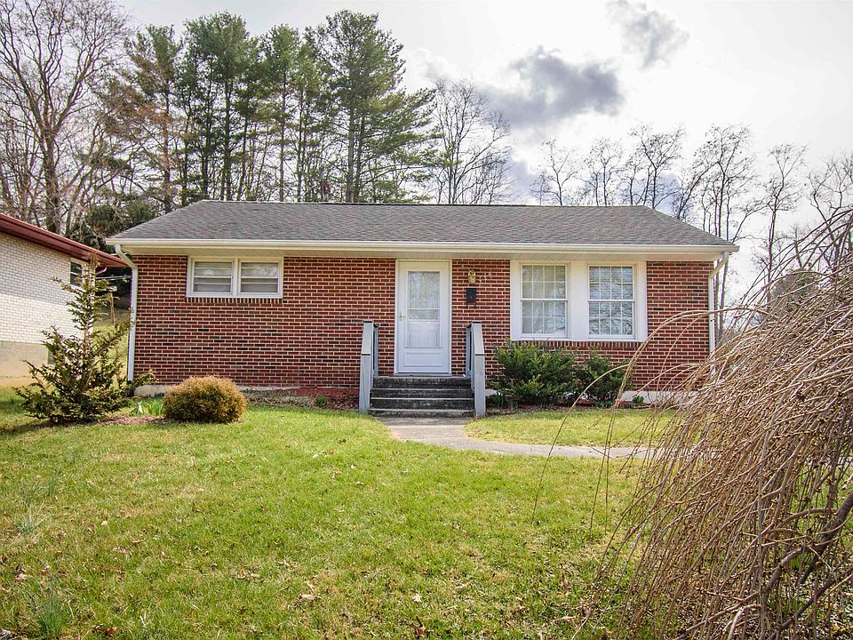 1st image of 226 Roundhill Dr