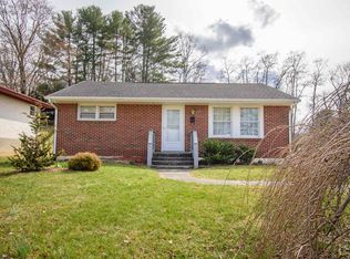 226 Roundhill Dr, Christiansburg, VA 24073