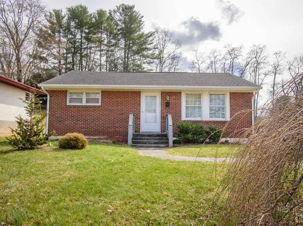 226 Roundhill Dr, Christiansburg, VA 24073