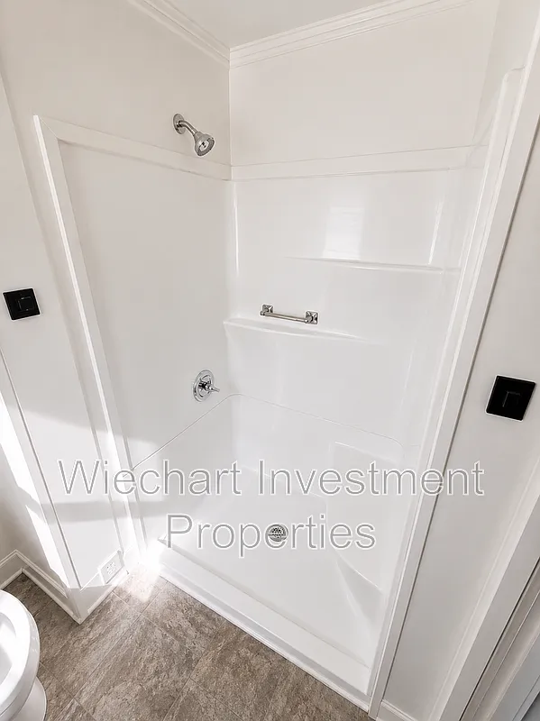 2 bed, 1.0 bath, 895 sqft, $1,095 — Photo 3