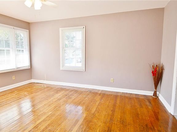 4th image of 912 Day Ave