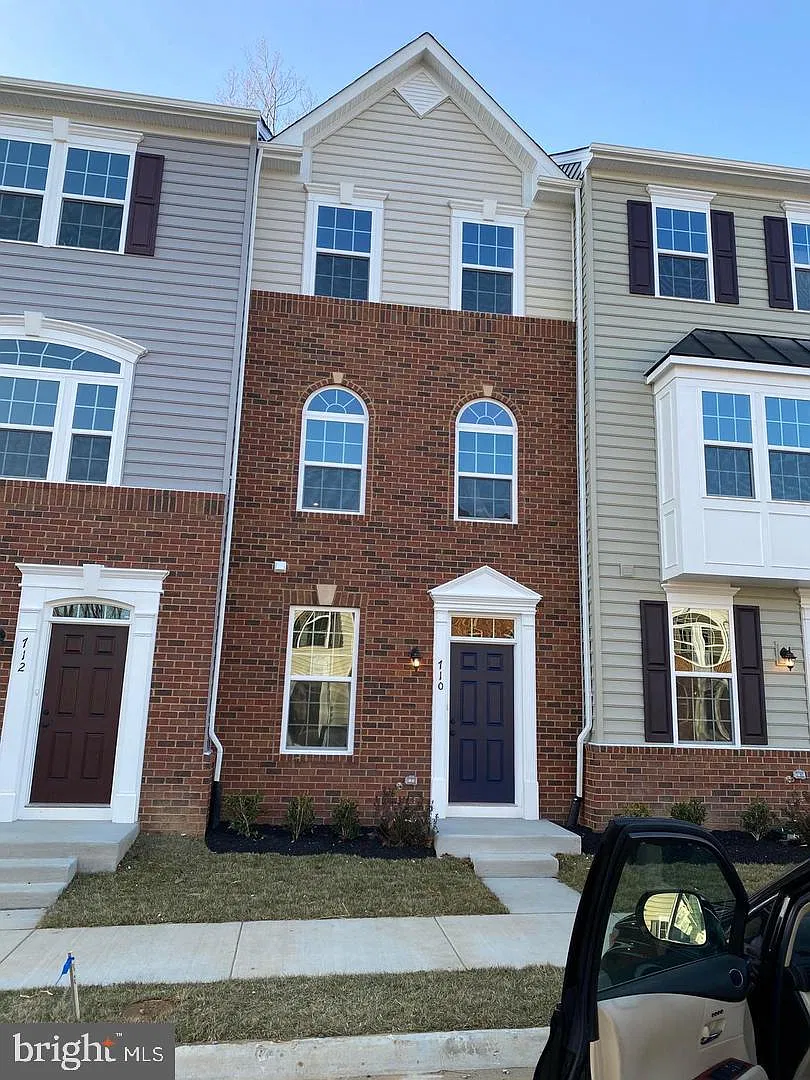 3 bed, 3.0 bath, 1890 sqft, $2,500 — Photo 1