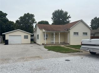 203 College St, Potomac, IL 61865