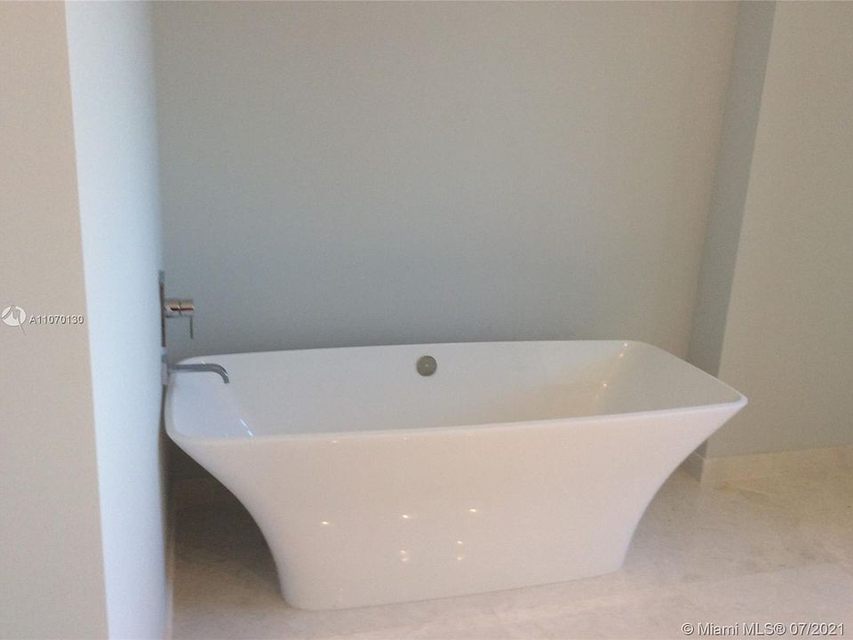 1st image of 17301 Biscayne Blvd APT 708