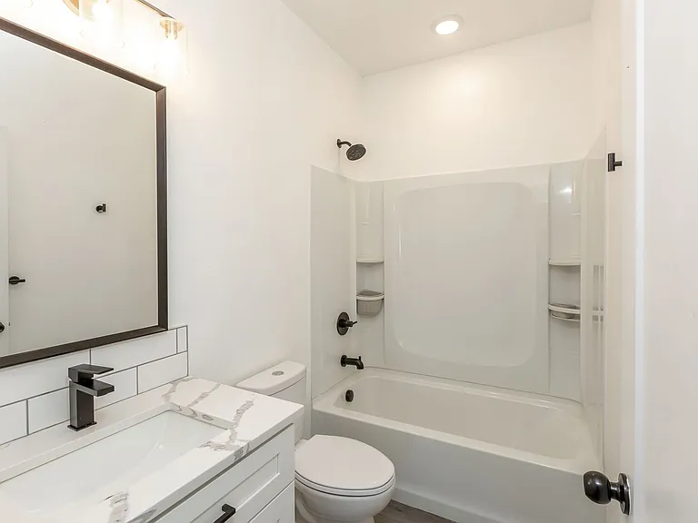 1814 E Carol St — Photo 15