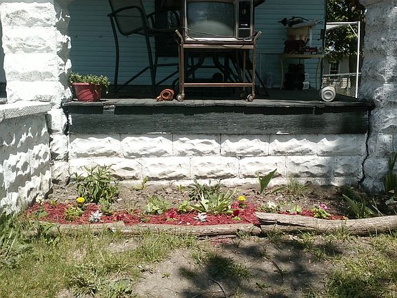 front right side of porch 