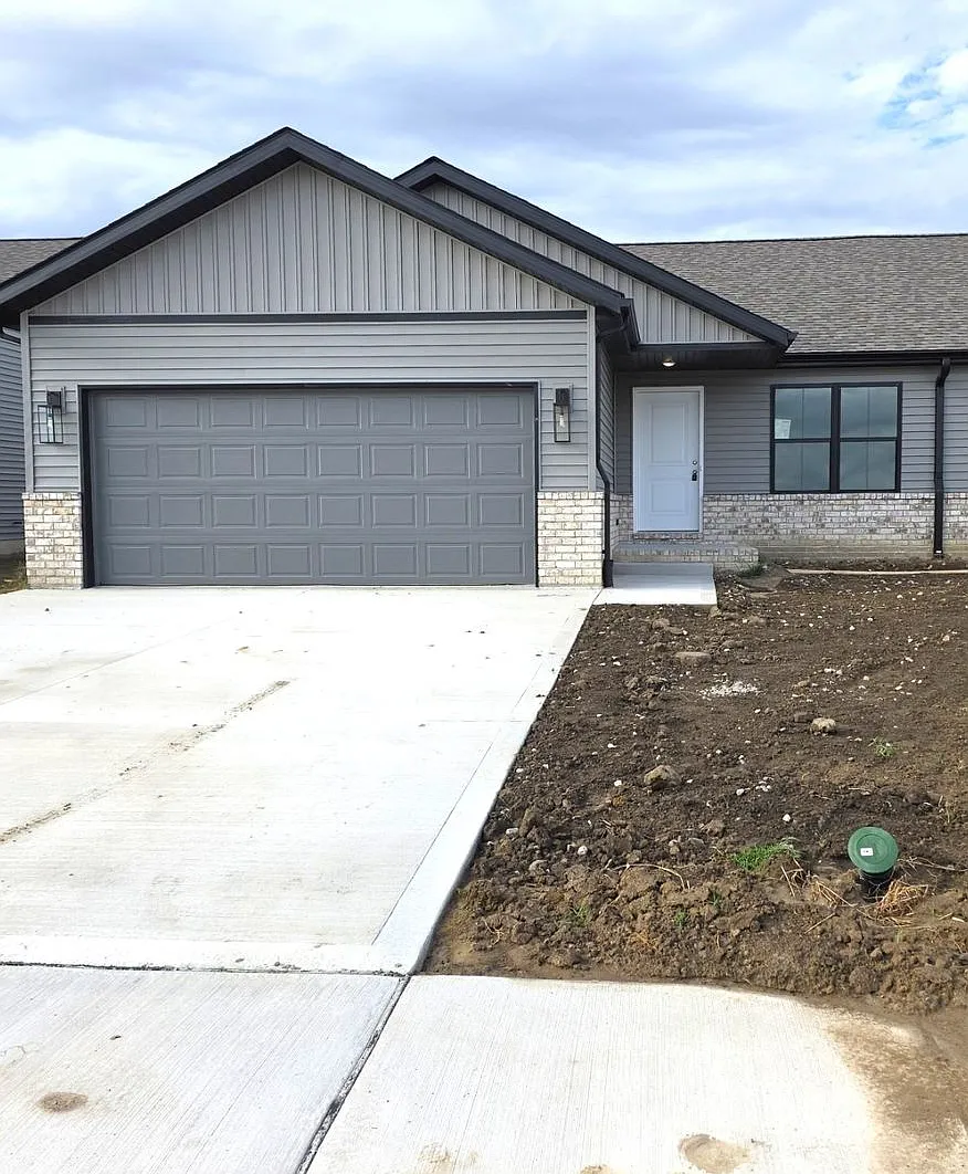 120 Crimson Court — Photo 1