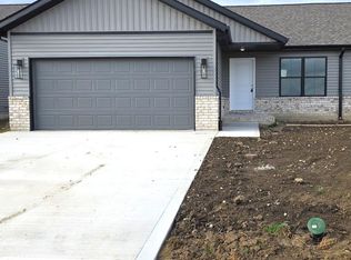 120 Crimson Ct #A, Highland, IL 62249