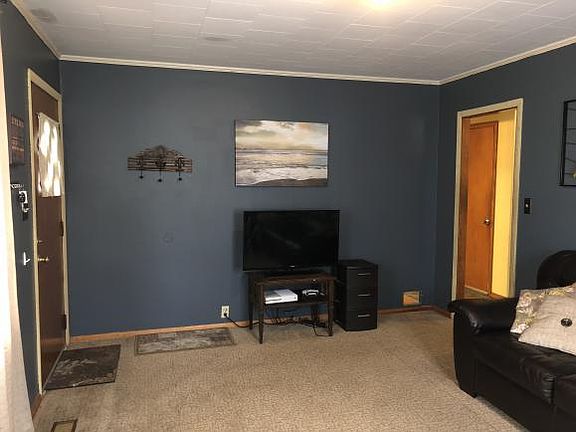 3rd image of 1109 S Lawn Dr