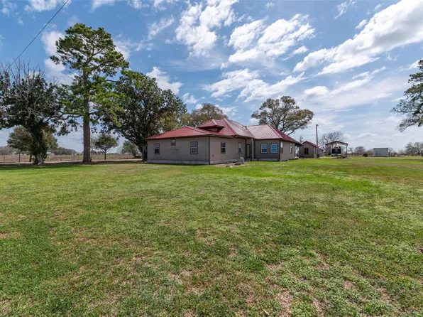 834 County Road 408, El Campo, TX 77437