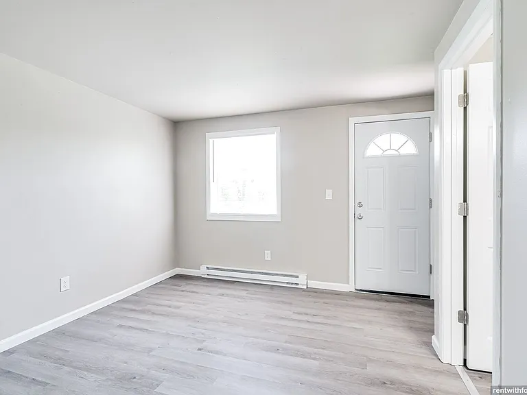 1031 Hunt Ave — Photo 4