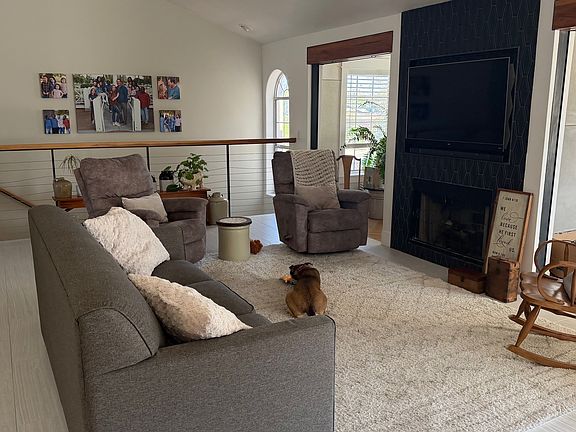 4th image of 1613 Laurel Ln
