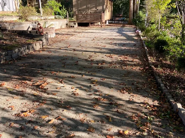 68 Stag Leap Dr, Cleveland, GA 30528