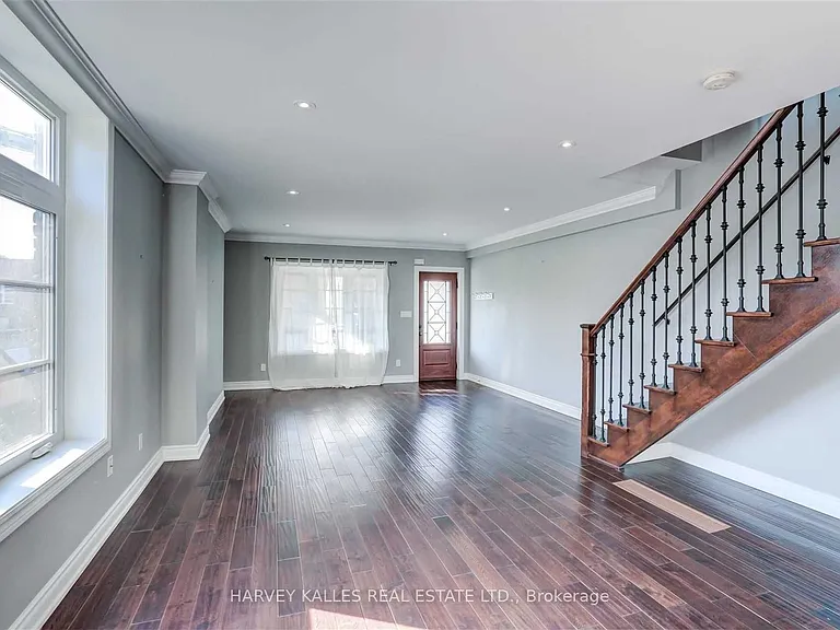58 Sandford Ave — Photo 5