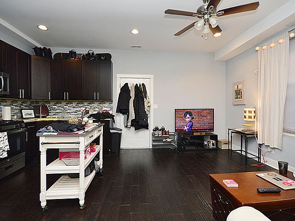 5th image of 939 N Ashland Ave APT 1R