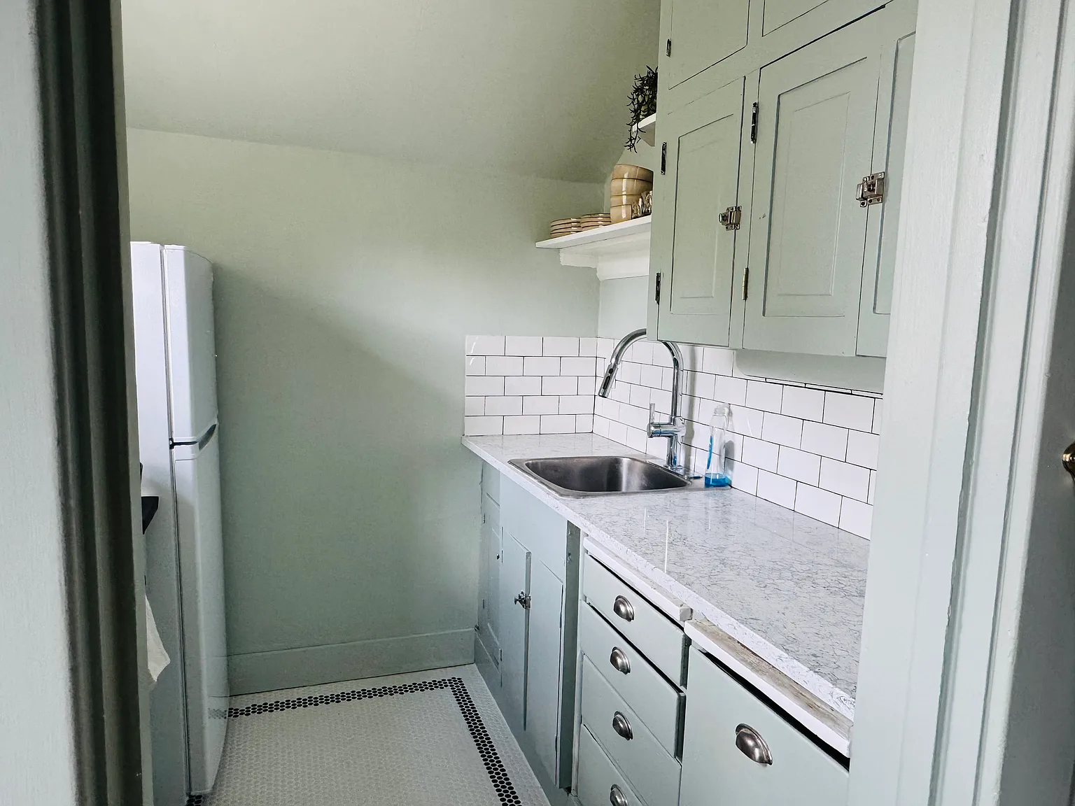 1 bed, 700 sqft, $1,800 — Photo 1