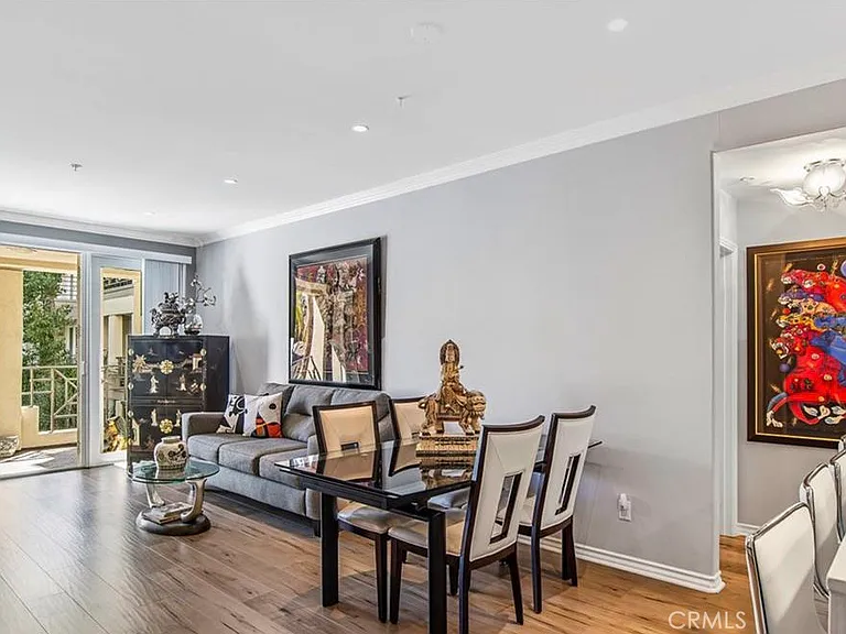 2233 Martin #201 — Photo 22