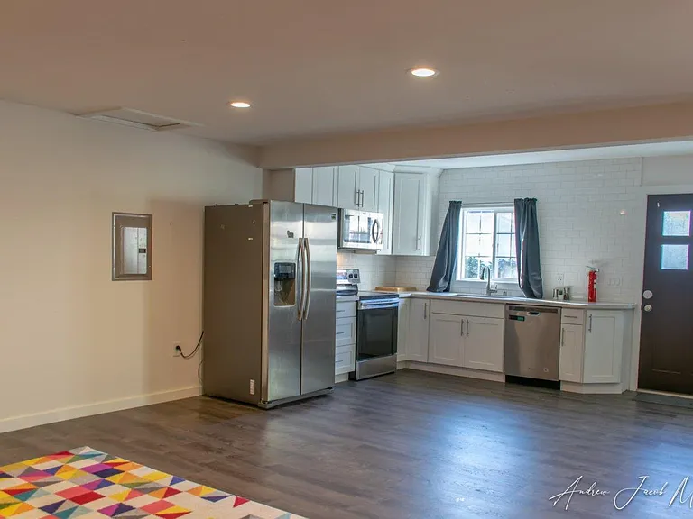 436B Wells Ave N — Photo 2