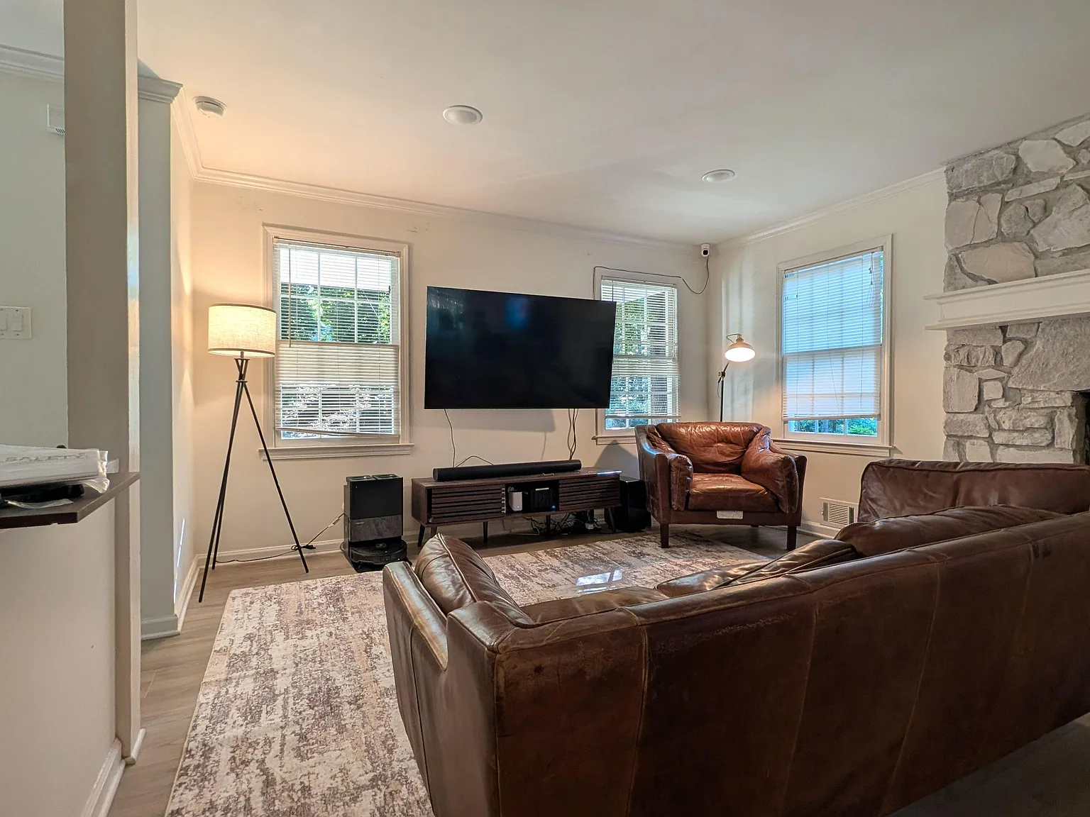 3 bed, 2.0 bath, 1800 sqft, $1,637 — Photo 4