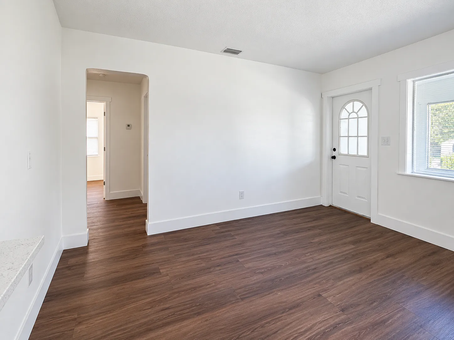 2 bed, 1000 sqft, $2,295 — Photo 4