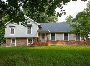 1001 NW Woodview Cir, Blue Springs, MO 64015