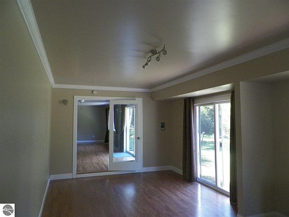 5th image of 160 N Oakwood Dr