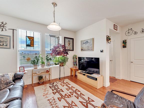 Main floor Entertainment area with stunning mountain views from your couch