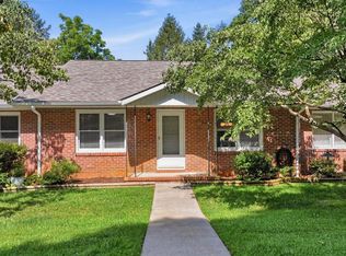 409 Hurst Cir, Franklin, NC 28734