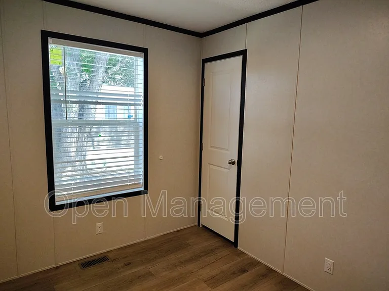 136 Erin Ln — Photo 5