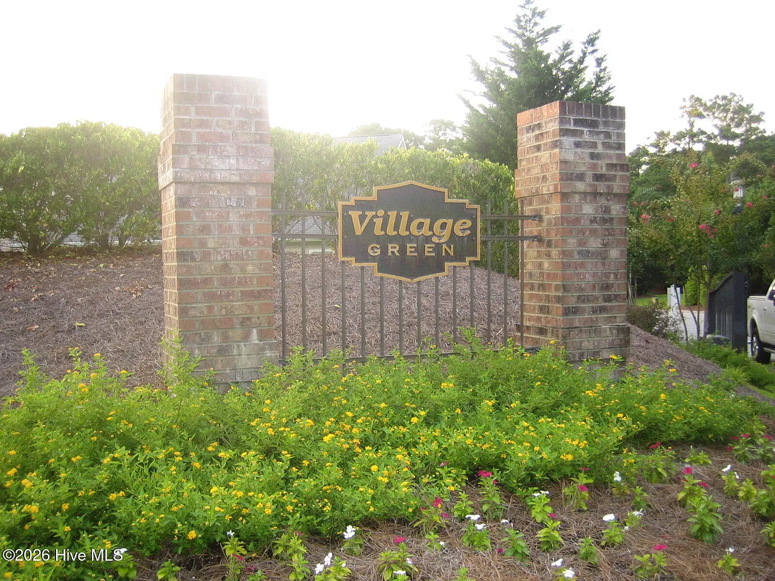 3 bed, 2.5 bath, 1986 sqft, $2,000 — Photo 2