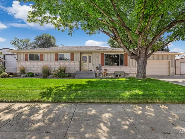 925 E 17th St, Burley, ID 83318