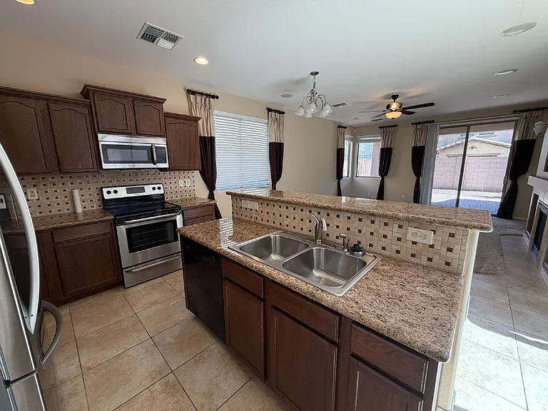 5621 E Adrian Ave — Photo 11