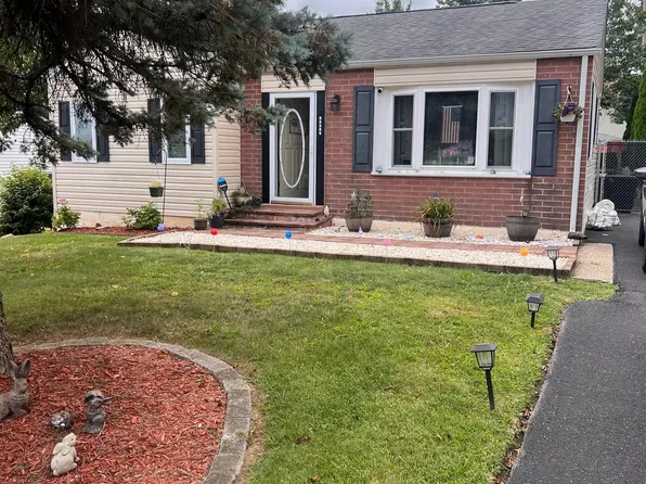 14012 Erwin St, Philadelphia, PA 19116