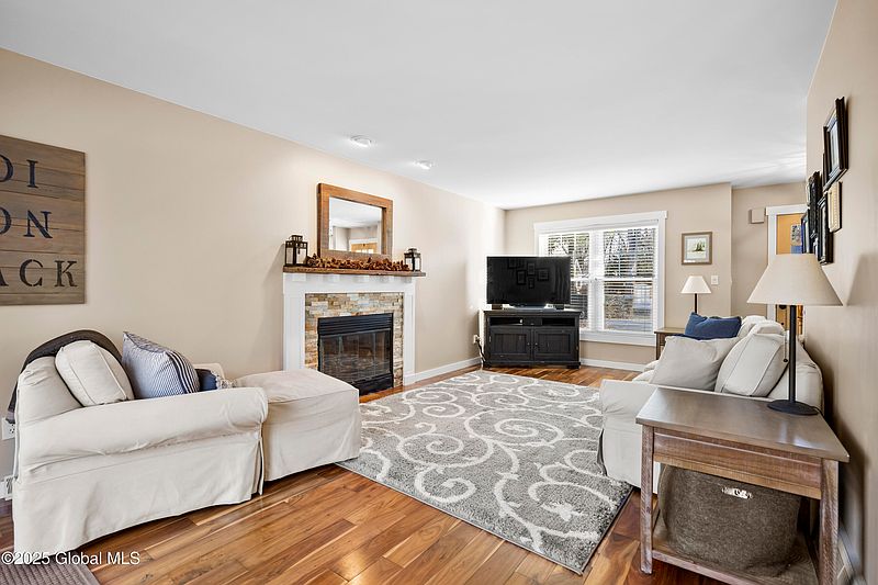 4th image of 10 Dunwoodie Road